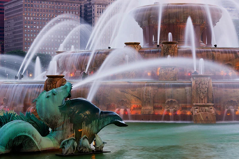 buckingham-fountain-at-dusk